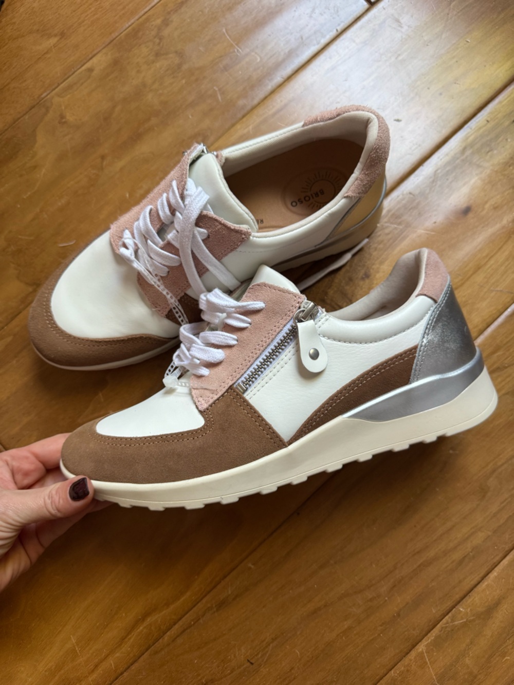 NWT Brioso Mimi Leather Zip Sneakers Sz 8,5 (no original box) - Picture 5 of 9
